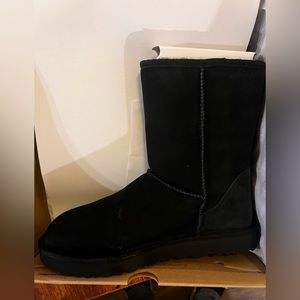 Ugg Classic Short II Brand New sz9